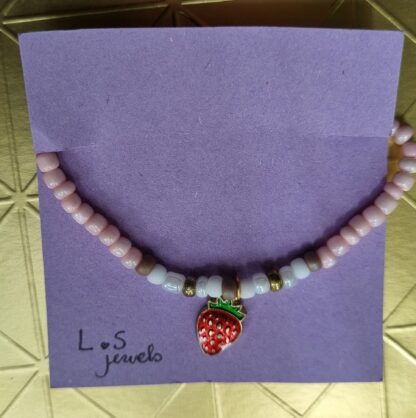 Armbandje roze met aardbei